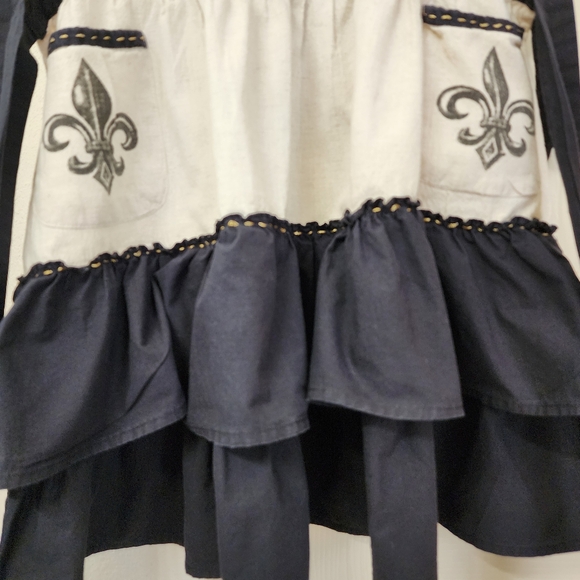 UNAVAILABLE **SET** Retro Cutie Fleur-de-lis Kitchen Apron & Matching Towel - Picture 4 of 15